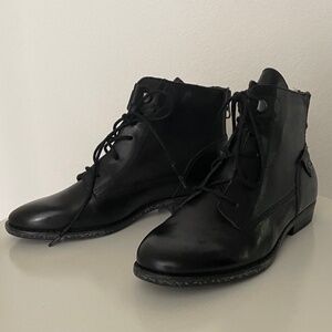 NEW IN BOX OTBT (Brand) Taos NM Black Leather Boot